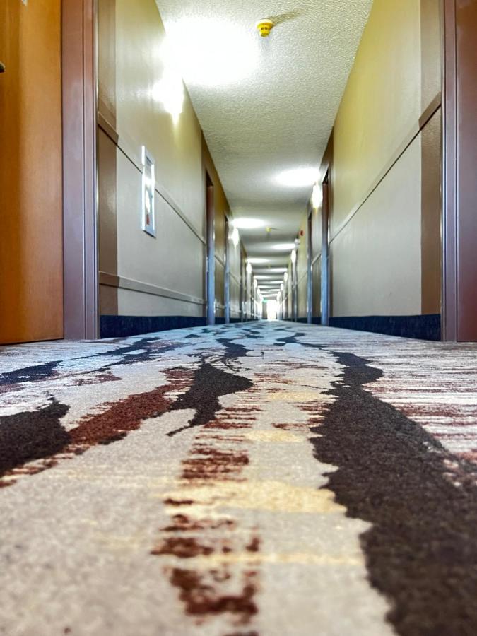 Designer Inn And Suites Toledo Exterior photo
