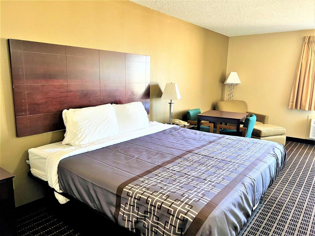 Designer Inn And Suites Toledo Exterior photo