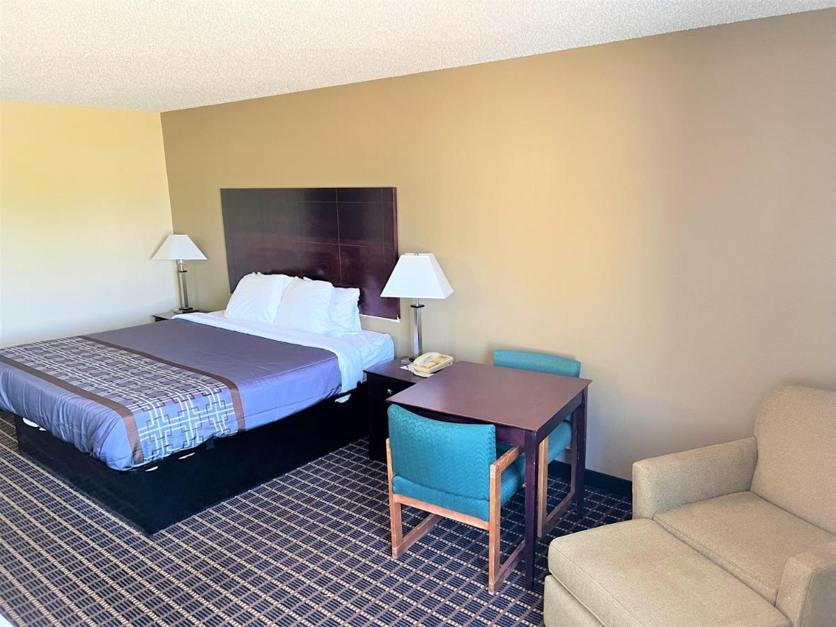 Designer Inn And Suites Toledo Exterior photo