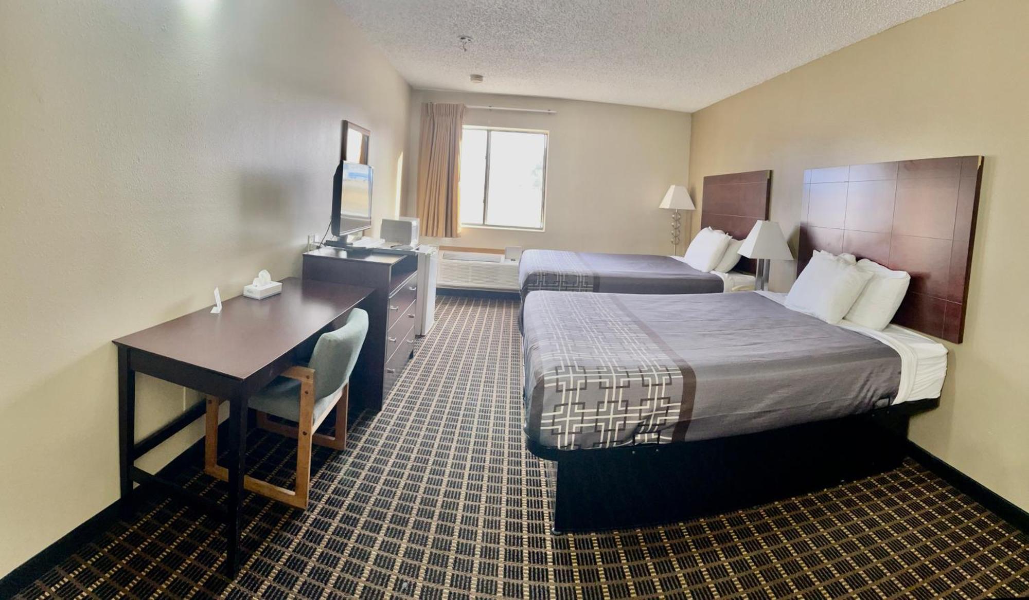Designer Inn And Suites Toledo Exterior photo
